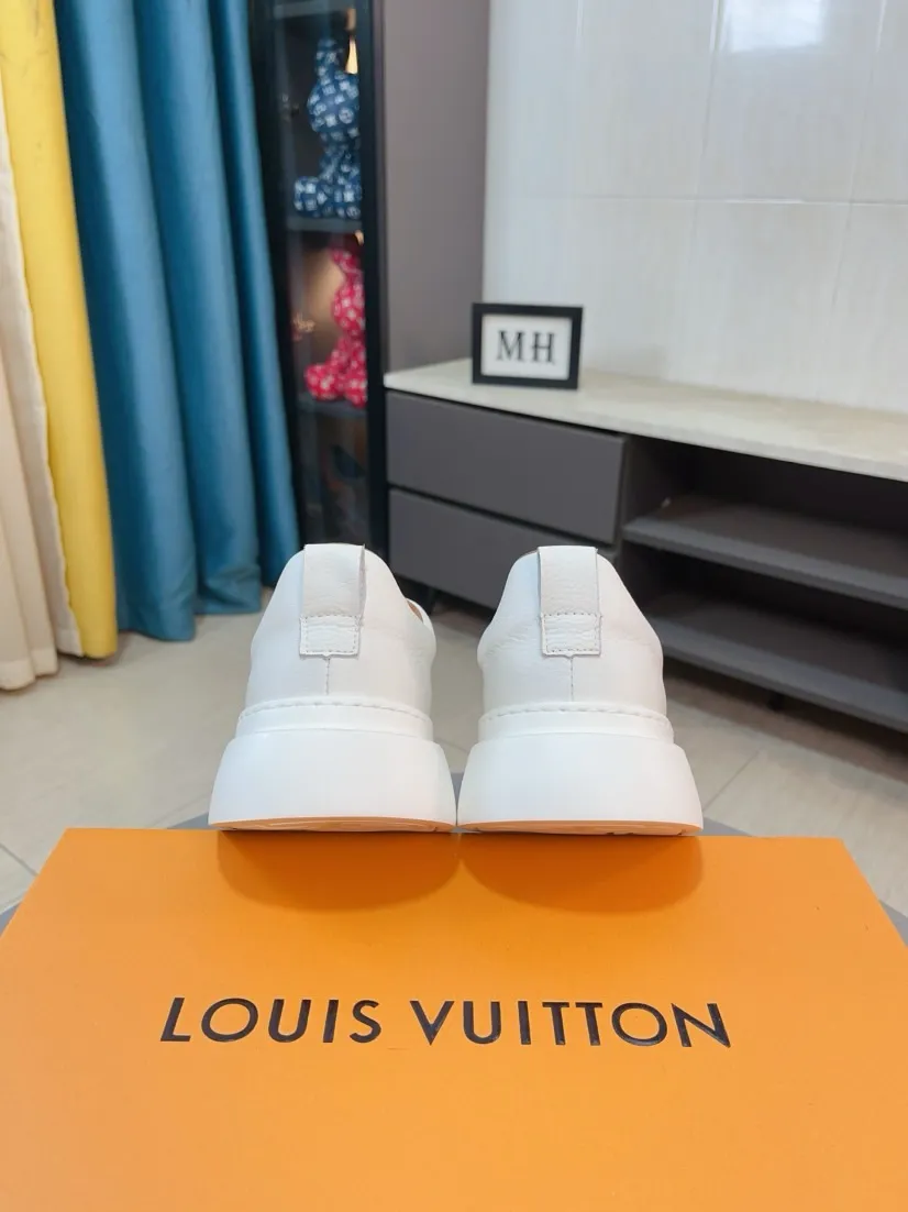 Men's men's shoes 💰480🌸🌸 LV styles are novel and fashionable, and the uppers are made of imported cowhide + LV special materials! Super trendy design! It’s eye-catching! The leather is soft, delicate, shiny and translucent, showing the ultimate hand-made craftsmanship. The leather lining and upper foot are soft, comfortable and breathable! Size: 38-44
